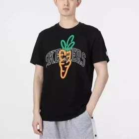Skechers x Carrots Grafik Tişört “Siyah Turuncu Gri”